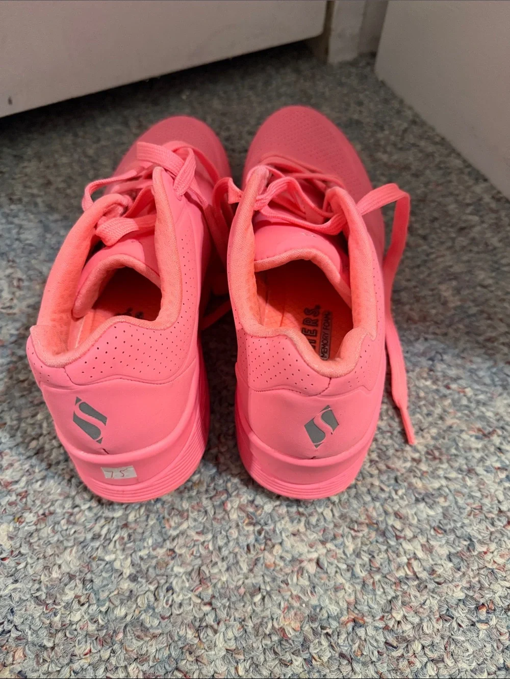 Skechers vibrant coral